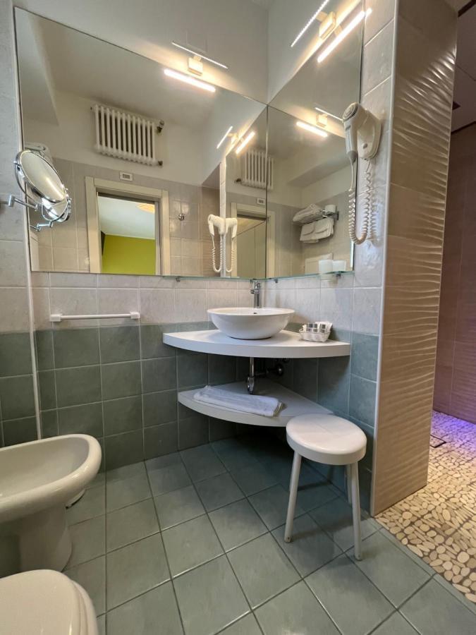 Hotel Mon Pays Riccione Extérieur photo