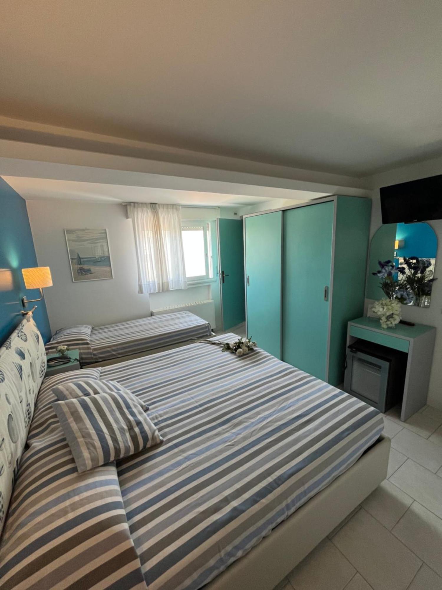 Hotel Mon Pays Riccione Extérieur photo