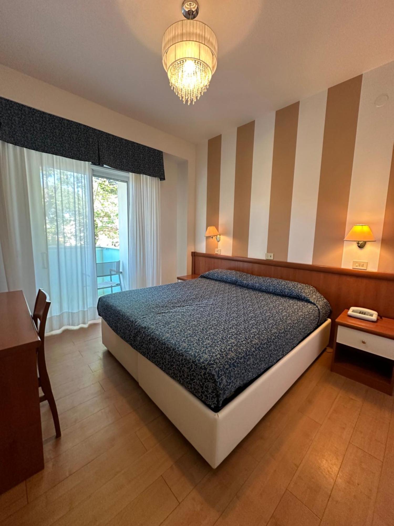 Hotel Mon Pays Riccione Extérieur photo