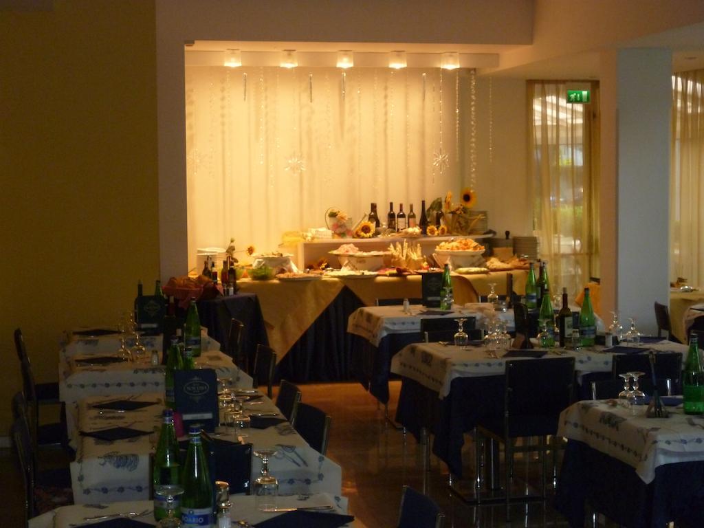 Hotel Mon Pays Riccione Extérieur photo