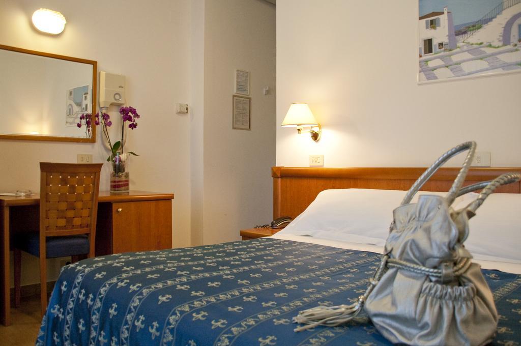 Hotel Mon Pays Riccione Extérieur photo