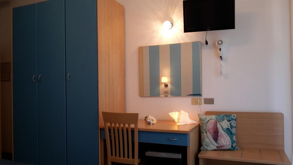 Hotel Mon Pays Riccione Extérieur photo